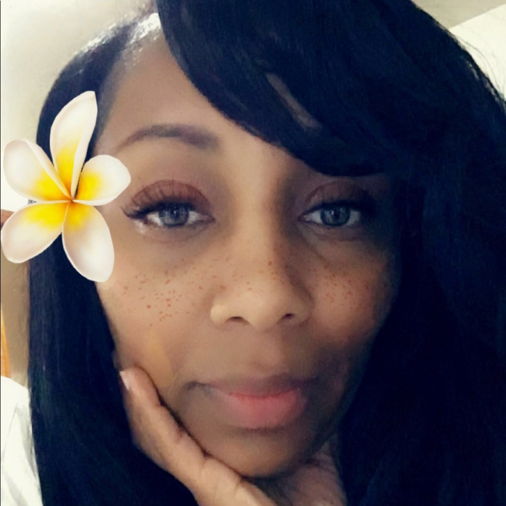 Meet your Posher, Angelique